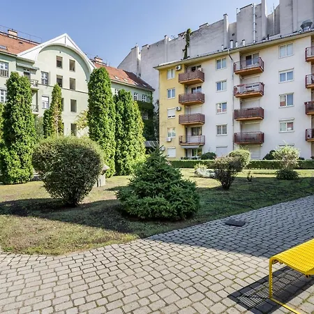 דירה Beautiful Three Bedrooms With Free Parking Close To The Danube Coast
