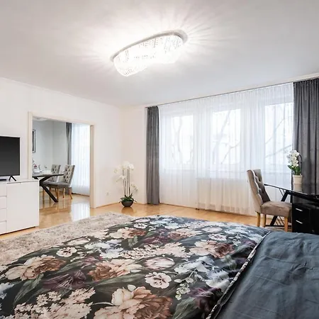 Apartment Beautiful Three Bedrooms With Free Parking Close To The Danube Coast Budapest