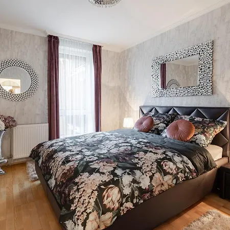 Beautiful Three Bedrooms With Free Parking Close To The Danube Coast Budapest