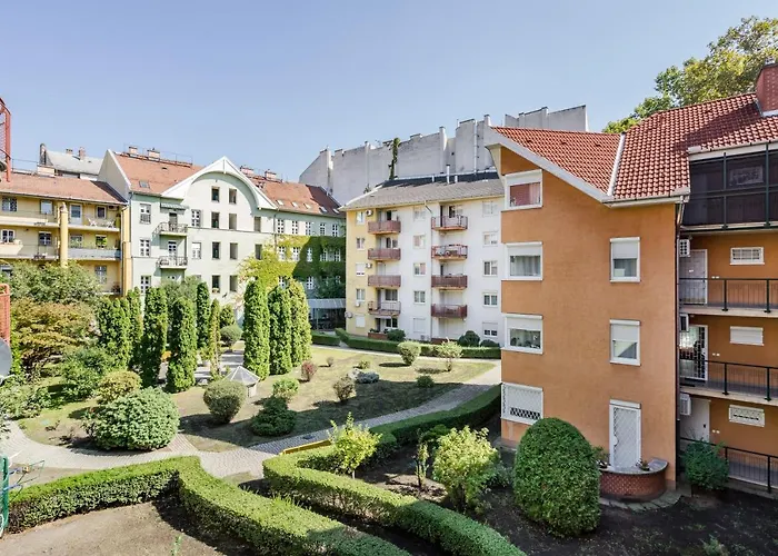 Beautiful Three Bedrooms With Free Parking Close To The Danube Coast شقة