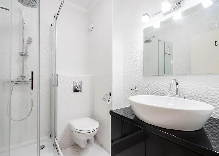 Beautiful Three Bedrooms With Free Parking Close To The Danube Coast