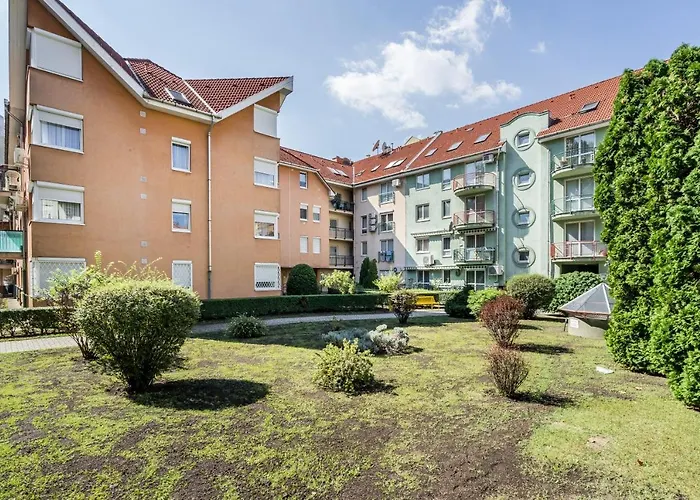 شقة Beautiful Three Bedrooms With Free Parking Close To The Danube Coast