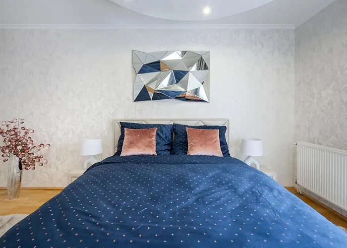 شقة Beautiful Three Bedrooms With Free Parking Close To The Danube Coast *