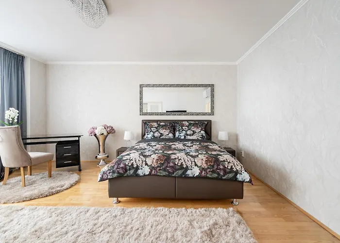 Beautiful Three Bedrooms With Free Parking Close To The Danube Coast * بودابست