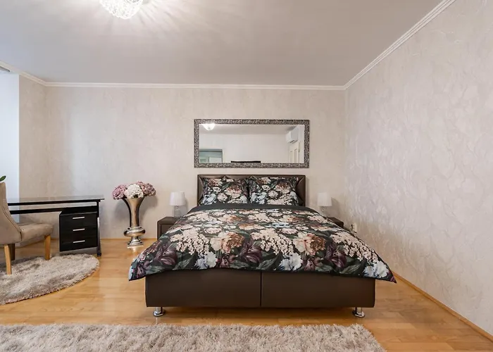 شقة Beautiful Three Bedrooms With Free Parking Close To The Danube Coast