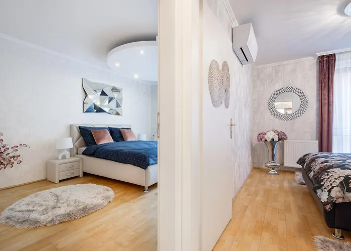 Beautiful Three Bedrooms With Free Parking Close To The Danube Coast