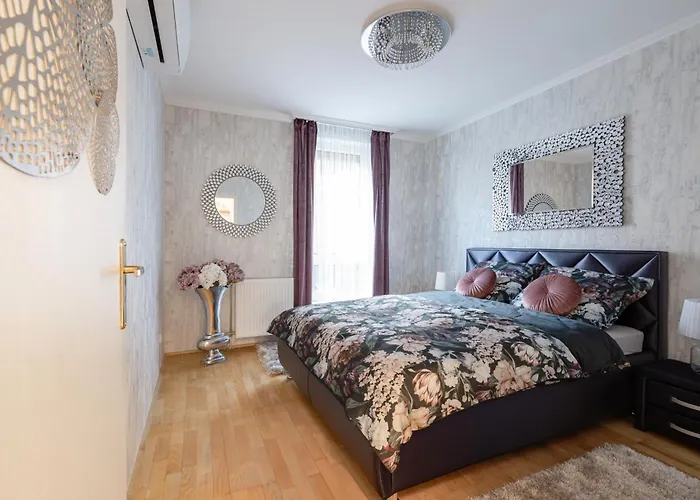 Beautiful Three Bedrooms With Free Parking Close To The Danube Coast