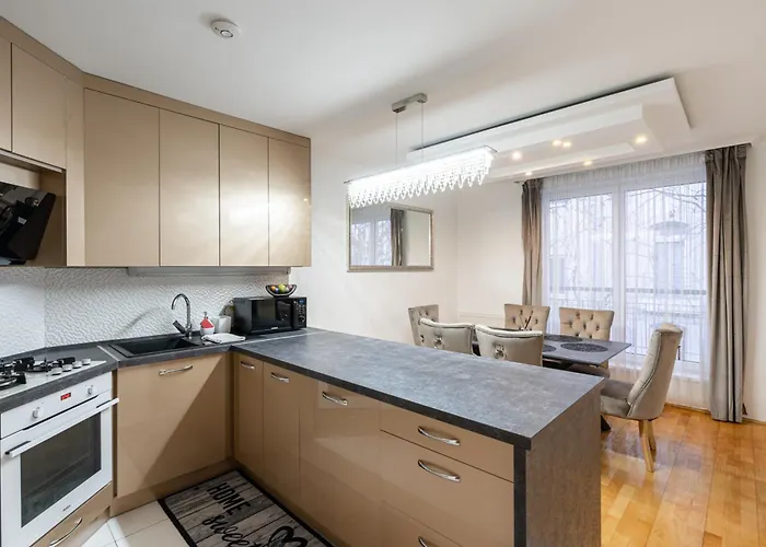 شقة Beautiful Three Bedrooms With Free Parking Close To The Danube Coast