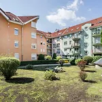 דירה Beautiful Three Bedrooms With Free Parking Close To The Danube Coast
