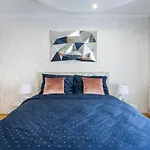 דירה Beautiful Three Bedrooms With Free Parking Close To The Danube Coast *