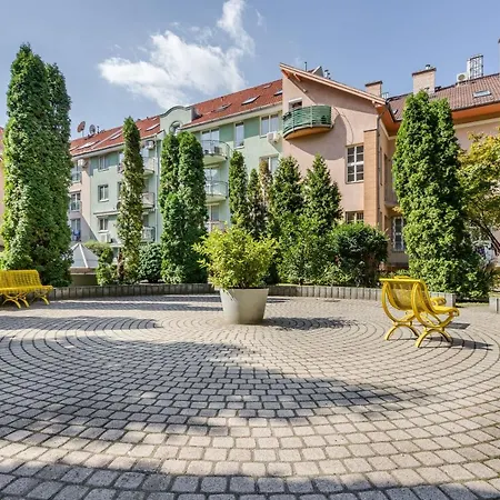 Апартаменты Beautiful Three Bedrooms With Free Parking Close To The Danube Coast Будапешт
