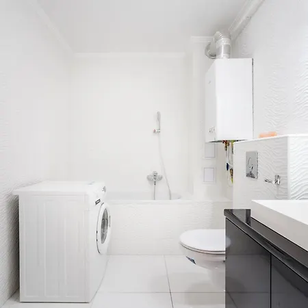 アパート Beautiful Three Bedrooms With Free Parking Close To The Danube Coast *