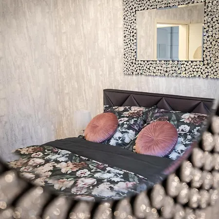 Beautiful Three Bedrooms With Free Parking Close To The Danube Coast