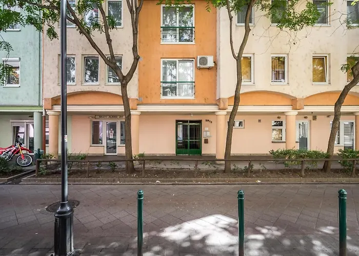 Beautiful Three Bedrooms With Free Parking Close To The Danube Coast * Будапешт