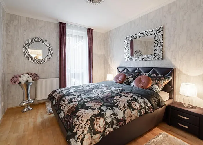 Beautiful Three Bedrooms With Free Parking Close To The Danube Coast Будапешт