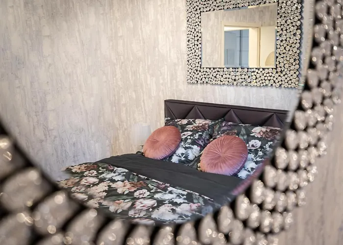 Beautiful Three Bedrooms With Free Parking Close To The Danube Coast